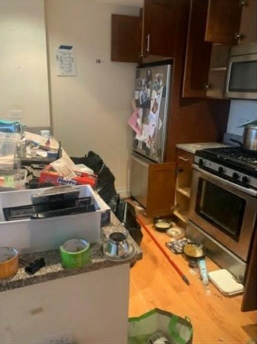 Dirty kitchen before cleaning